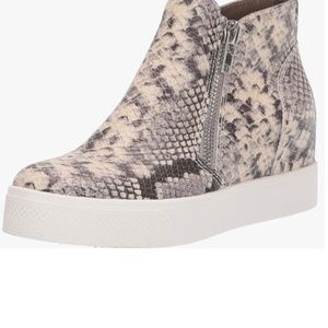 Steve Madden, wedgie sneaker in snake print, Size 7